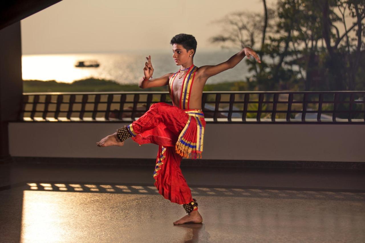 Niraamaya Wellness Retreats Backwaters And Beyond Kumarakom Esterno foto