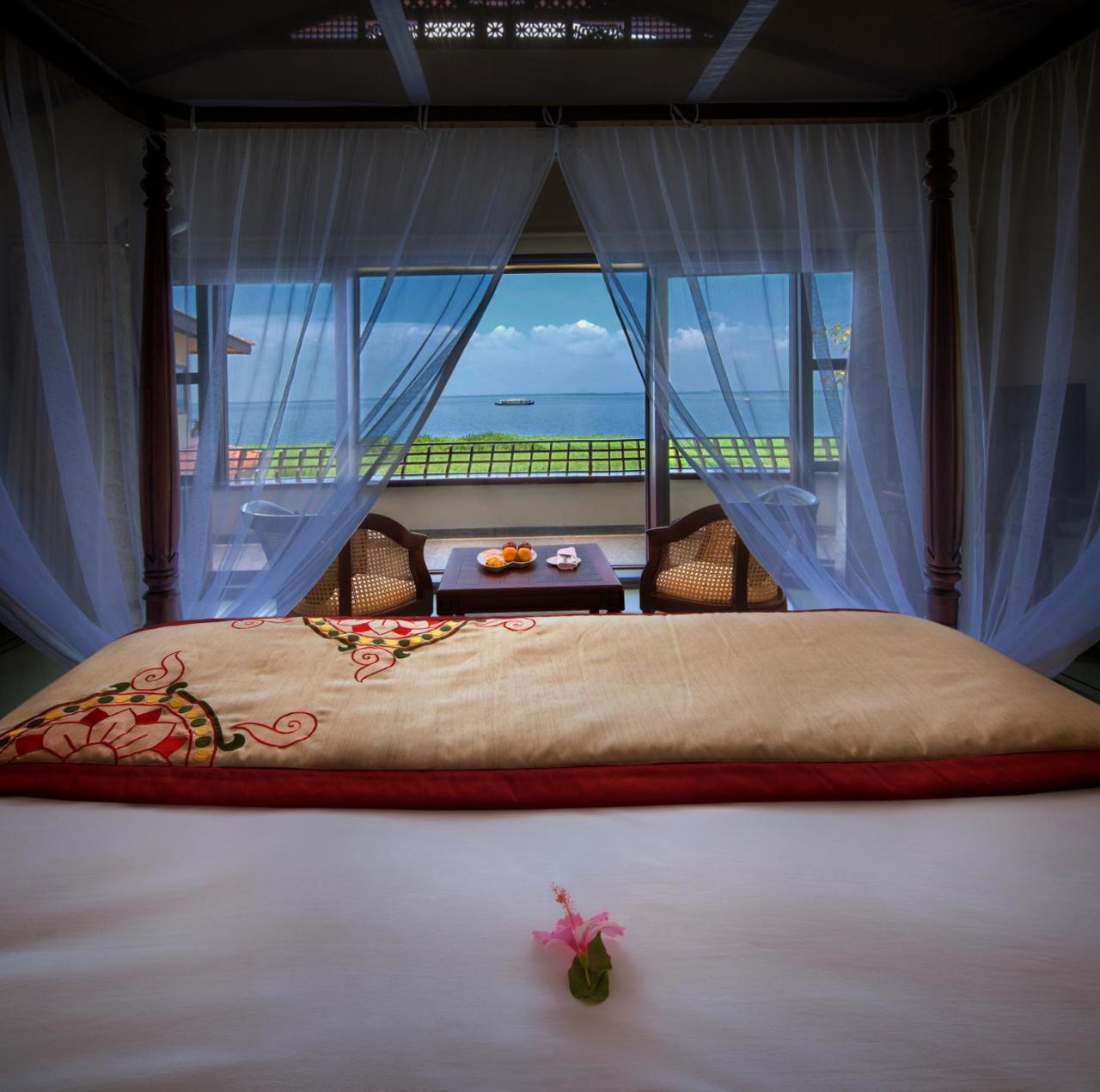 Niraamaya Wellness Retreats Backwaters And Beyond Kumarakom Esterno foto
