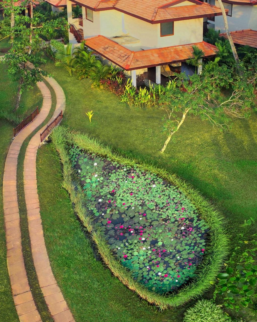Niraamaya Wellness Retreats Backwaters And Beyond Kumarakom Esterno foto